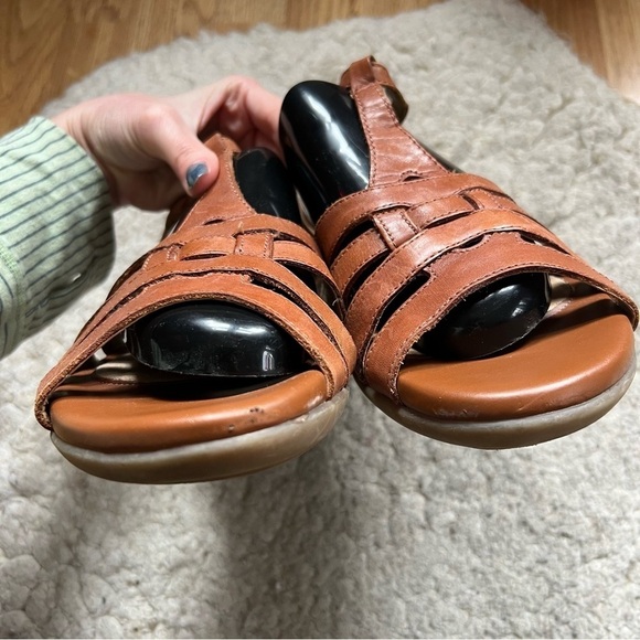 Naturlizer Women's Brown Leather Gladiator Style Velcro Adjustable Ankle Sandals - Picture 6 of 12